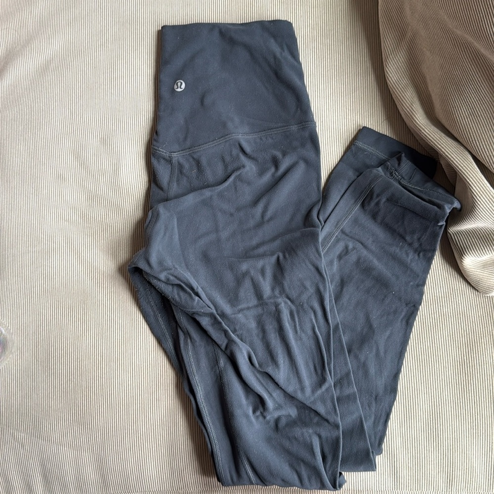 Lululemon align leggings 
*Size 8
*Dark grey